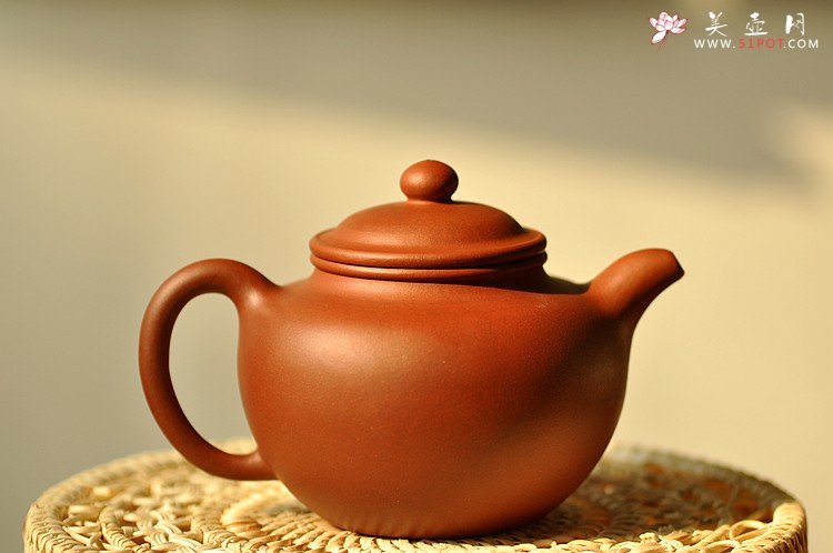 紫砂壶图片：极易泡养红皮龙 全手红莲 清秀婉约 进步明显 - 美壶网