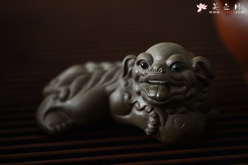 紫砂壶图片：古朴文气 青狮子茶宠  - 美壶网