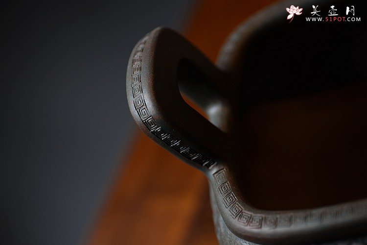 紫砂壶图片：气势雄壮 全手四方平安鼎 古朴 手工拓片证书 - 美壶网