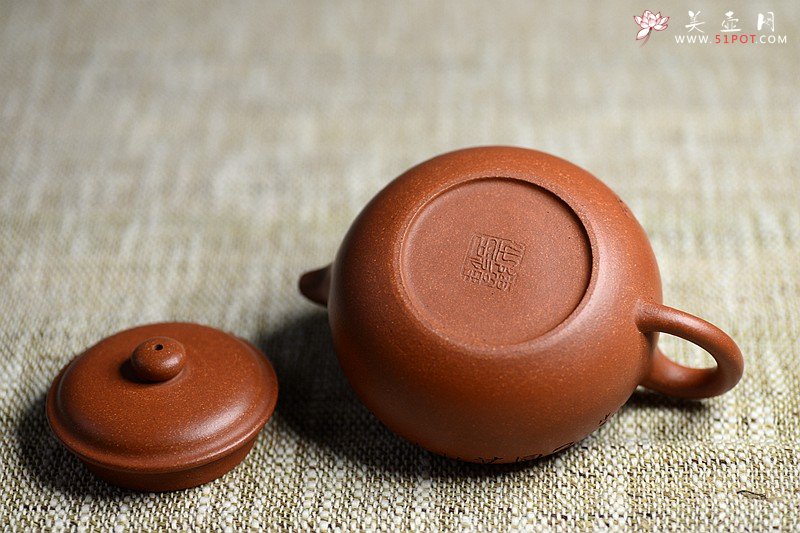 紫砂壶图片：优质降坡泥 颇有玩味~ 全手浮雕仿古 器形端庄 - 美壶网