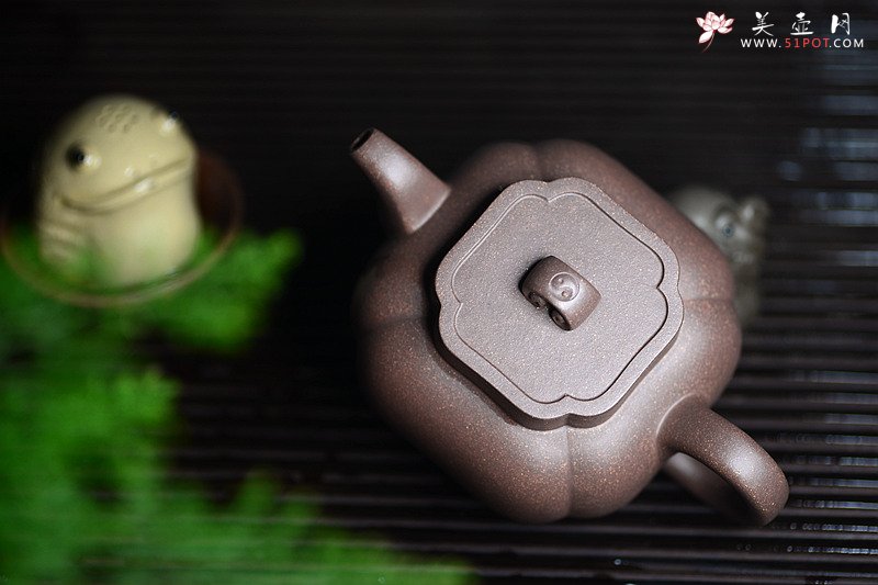 紫砂壶图片：何卫枫甲午新作 东方古韵 筋囊佳器 全手太极如意 - 美壶网