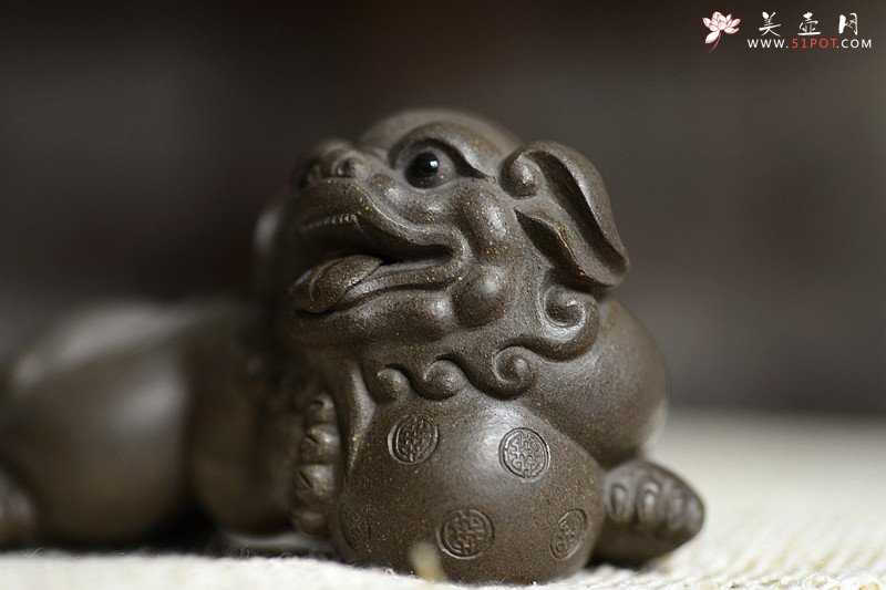 紫砂壶图片：古朴文气 青狮子茶宠  - 美壶网