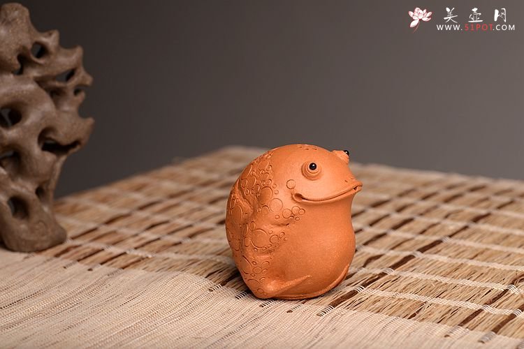 紫砂壶图片：施奇华老艺人全手茶宠锦集 文房茶宠水注之金蟾 - 美壶网