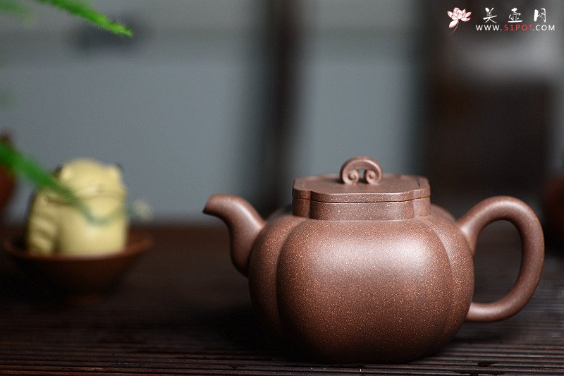 紫砂壶图片：何卫枫甲午新作 东方古韵 筋囊佳器 全手太极如意 - 美壶网