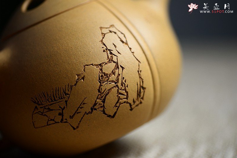 紫砂壶图片：曲峰摹古作品 东石款 石瓢 又称椰子壶 老味具显 陆轶舟文气装饰 - 美壶网