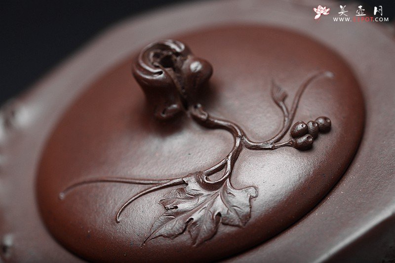 紫砂壶图片：花货典范 灵韵秀雅 全手葡萄桩之万年丰 薄胎精品 - 美壶网