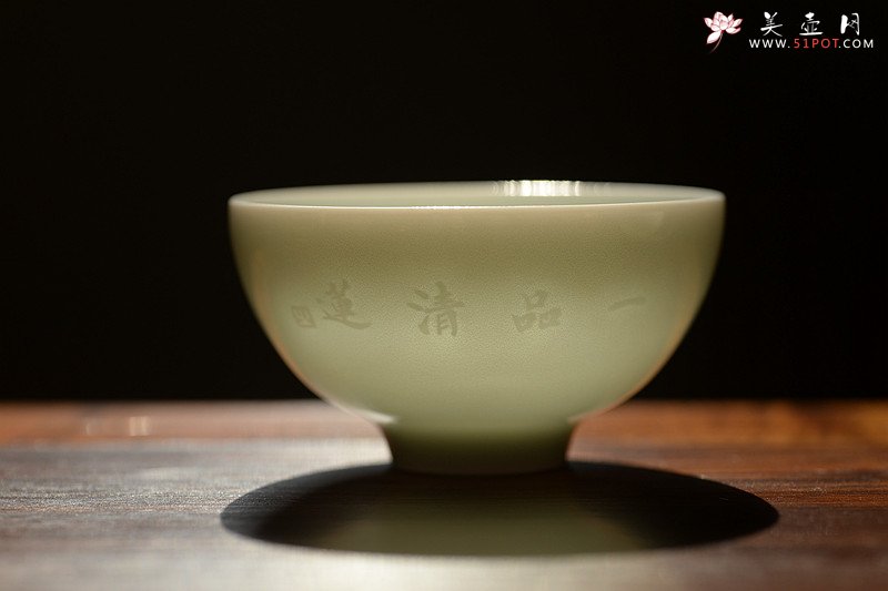 紫砂壶图片：美壶特惠一套 景德镇手工浅雕杯+福建手工制作莲花铜杯托~ **必备数量有限o(∩_∩)o  - 美壶网