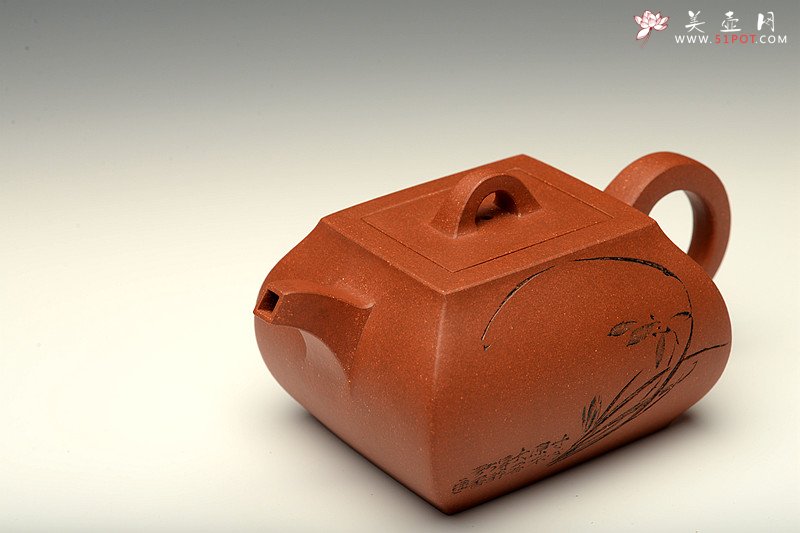 紫砂壶图片：线条挺拔 方圆相容 全手四方鼓腹 陆轶舟装饰   - 美壶网