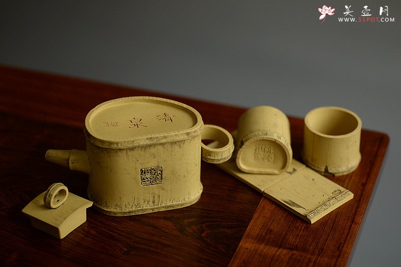 紫砂壶图片：朱牧清装饰 结构巧妙 自然得趣  全手青山云外 - 美壶网