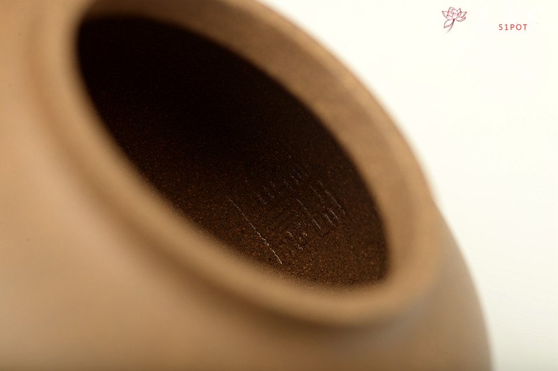 紫砂壶图片：独特韵味 古色古香 于洪霞新作 全手汉韵 饱满俊雅 - 美壶网