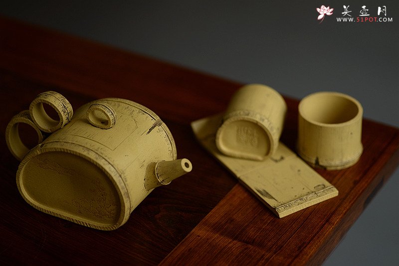 紫砂壶图片：朱牧清装饰 结构巧妙 自然得趣  全手青山云外 - 美壶网