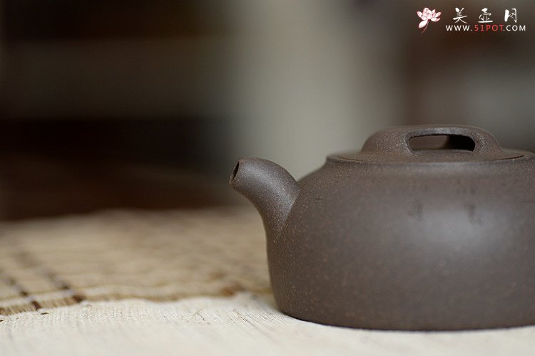 紫砂壶图片：经典不传统 全手圆踪 文气小壶 刘世涛自撰壶铭~ - 美壶网