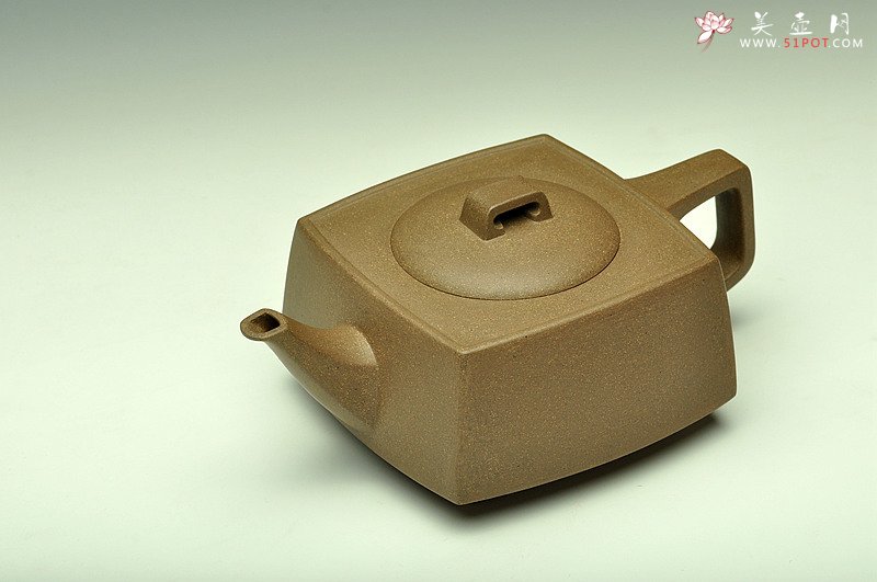 紫砂壶图片：方圆之精妙 优质青段 挺拔刚正 全手精工砂四方 经典代表作 - 美壶网