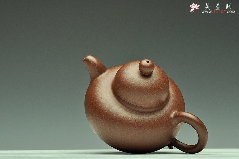 紫砂壶图片：传统实用 做工精致 极品陈腐老紫泥 全手高帽壶 - 美壶网