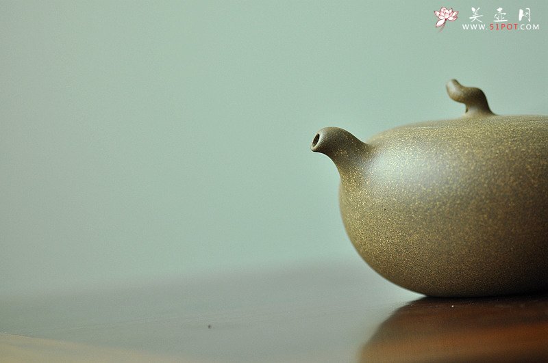 紫砂壶图片：精灵清雅 线条流畅  全手文气茄瓜 普洱利器 - 美壶网