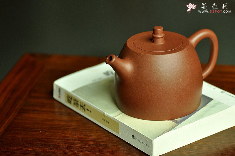 紫砂壶图片：顾氏遗风 精品代表作 全手大品汉铎 挺拔俊美 夏日畅饮~ - 美壶网