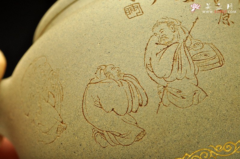 紫砂壶图片：以三驼图装饰  简练素雅 高旭峰款 线条流畅 全手静月  不再接受定做 - 美壶网