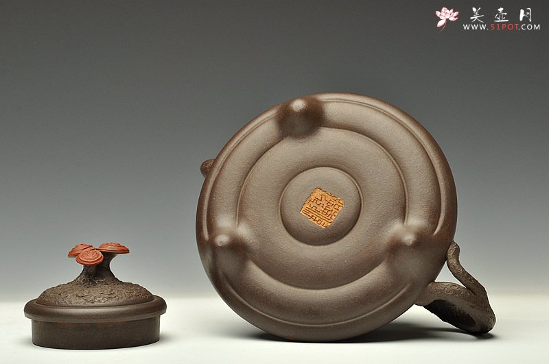 紫砂壶图片：花货实力派孙伟强作品  徐汉棠风格之福寿延年 灵芝壶 雄厚蕴古 - 美壶网