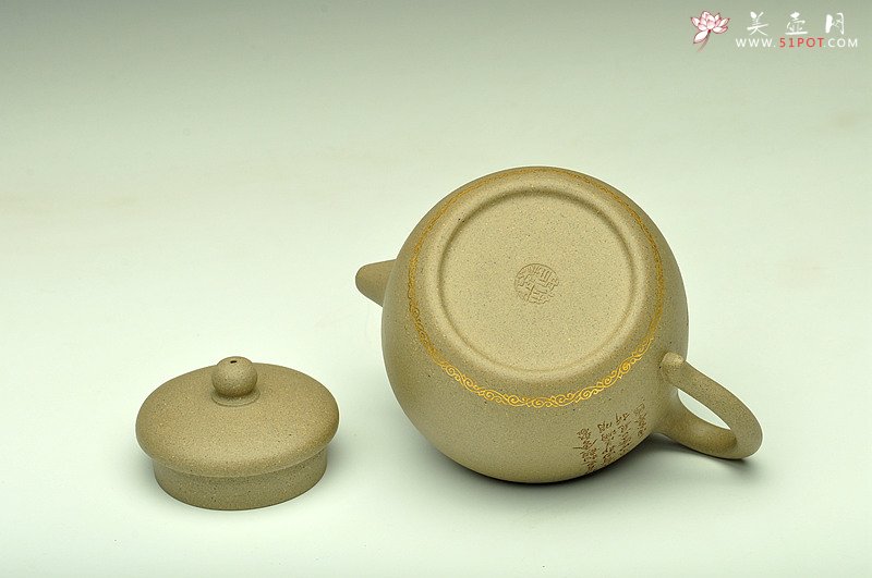 紫砂壶图片：以三驼图装饰  简练素雅 高旭峰款 线条流畅 全手静月  不再接受定做 - 美壶网