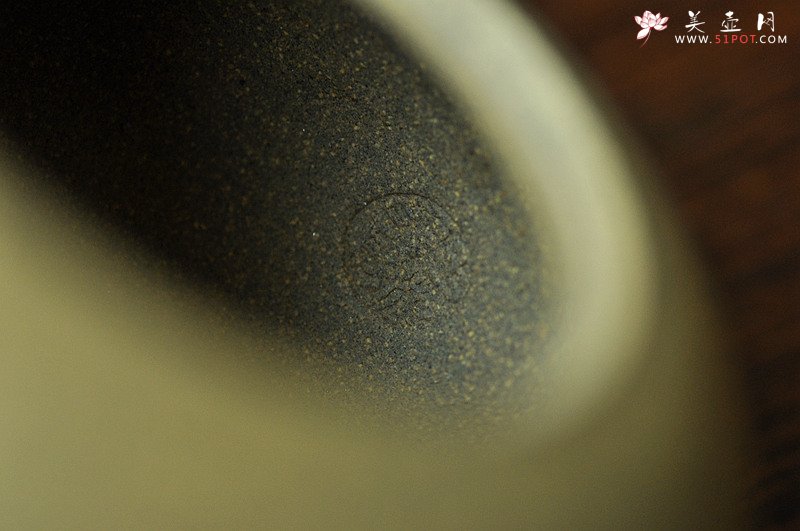 紫砂壶图片：精灵清雅 线条流畅  全手文气茄瓜 普洱利器 - 美壶网