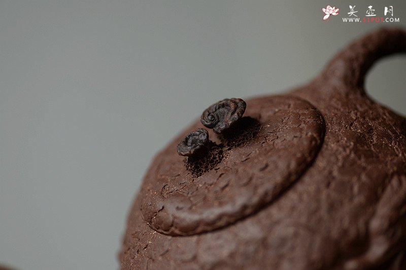 紫砂壶图片：古拙大气  全手游龙龚春 谢多莲最新作品 - 美壶网