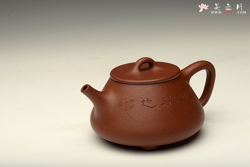 紫砂壶图片：张力十足 陆轶舟装饰 全手平盖石瓢 - 美壶网