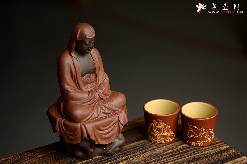 紫砂壶图片：段泥做底粉朱泥浆 老味俱显  达摩杯与对茗杯 - 美壶网