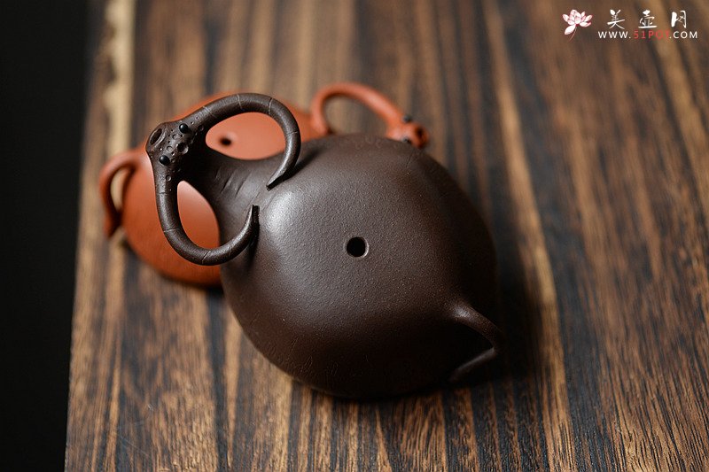紫砂壶图片：施奇华最新文房水滴 好玩的茶宠 ~一对水牛o(∩_∩)o  - 美壶网