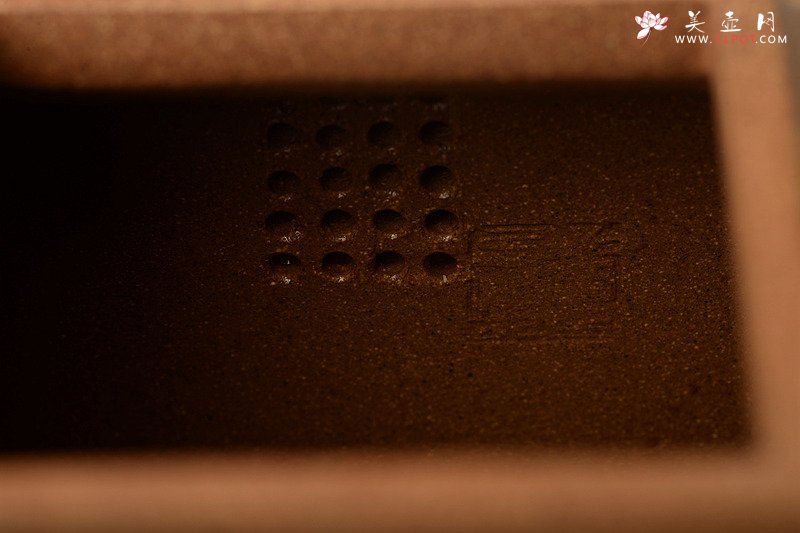 紫砂壶图片：精品老段 古韵十足 挺拔刚劲 全手镶片 中正壶 - 美壶网