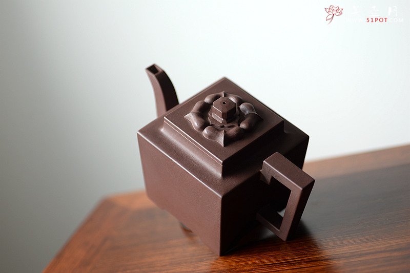 紫砂壶图片：托款仿老壶 清乾隆风格 全手四方 欣赏 - 美壶网