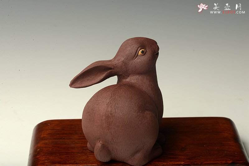 紫砂壶图片：神态细腻 精品茶宠 栩栩如生 精制版的拉毛兔兔一套 - 美壶网