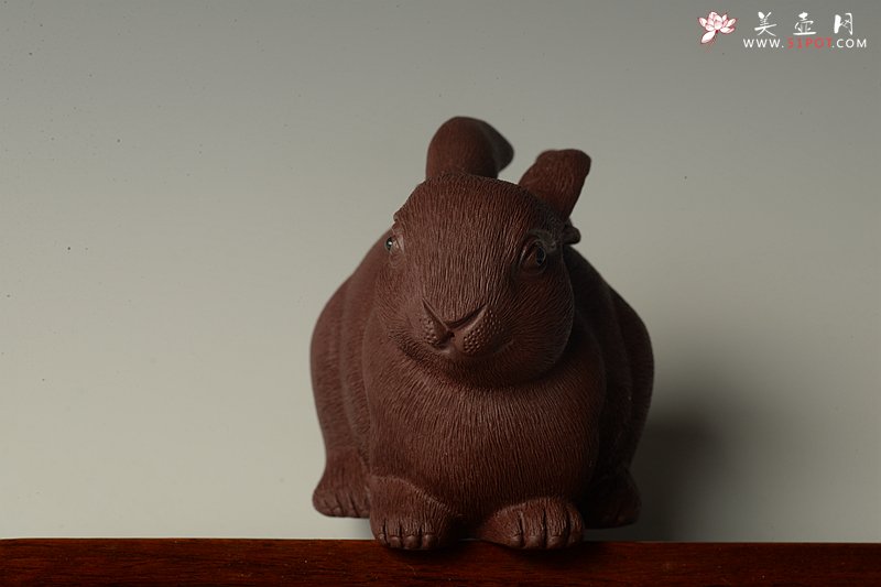 紫砂壶图片：神态细腻 精品茶宠 栩栩如生 精制版的拉毛兔兔一套 - 美壶网