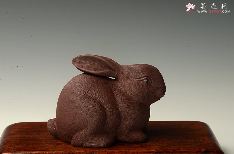 紫砂壶图片：神态细腻 精品茶宠 栩栩如生 精制版的拉毛兔兔一套 - 美壶网