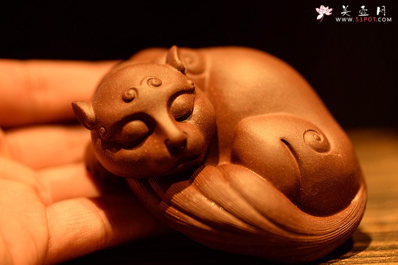 紫砂壶图片：栩栩如生 睡狸o(∩_∩)o  精品茶宠 - 美壶网