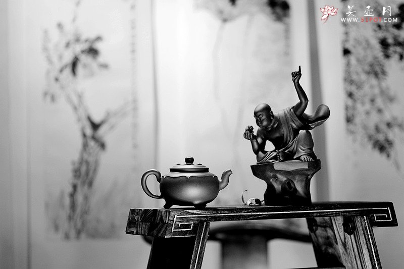 紫砂壶图片：储俊伟全手过程的那个三足宝莲o(∩_∩)o  - 美壶网