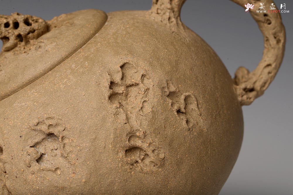 紫砂壶图片：肌理丰富 拙味~ 全手薄胎龚春 金蟾~沧桑质感 - 美壶网