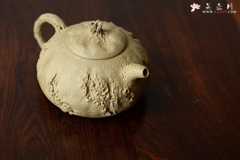 紫砂壶图片：肌理丰富 拙味~ 全手薄胎龚春 瓜纽和桥纽~沧桑质感 - 美壶网