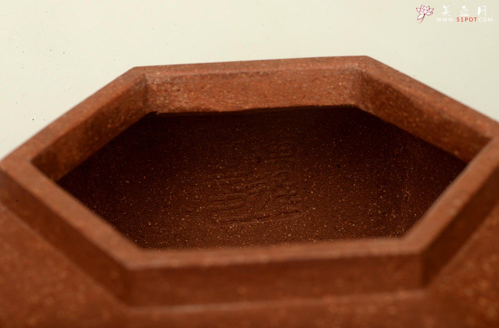 紫砂壶图片：陈进全手近作 沉稳大气  道洪风格之六方紫锤 - 美壶网