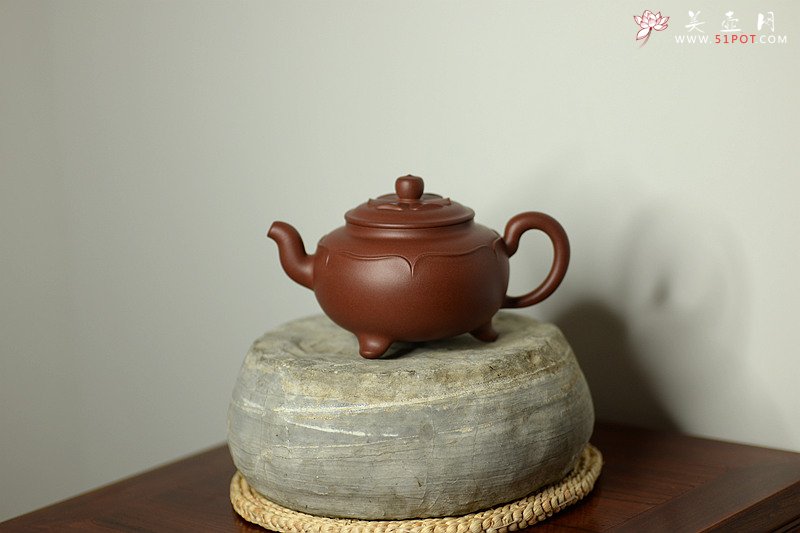 紫砂壶图片：储俊伟全手过程的那个三足宝莲o(∩_∩)o  - 美壶网