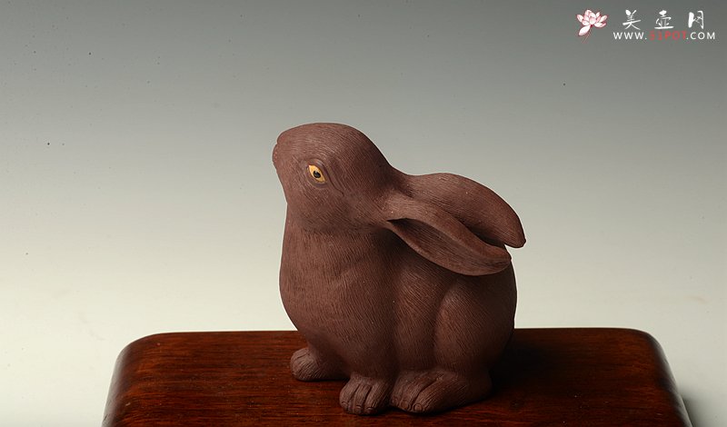 紫砂壶图片：神态细腻 精品茶宠 栩栩如生 精制版的拉毛兔兔一套 - 美壶网