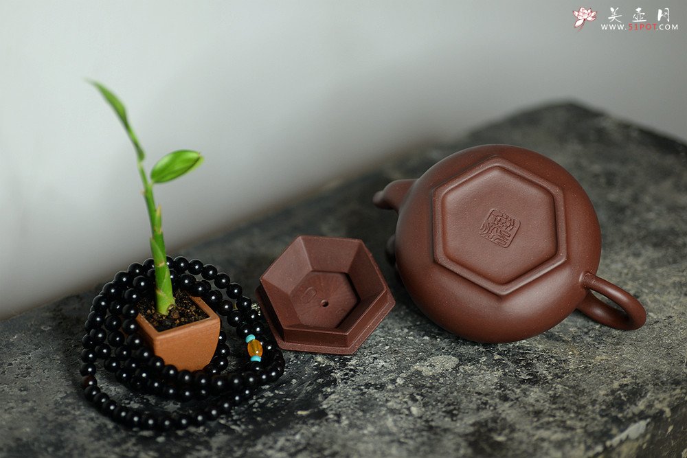 紫砂壶图片：潘小东新作 端庄秀丽 随方就圆 全手六方鼓腹 难度大~ - 美壶网