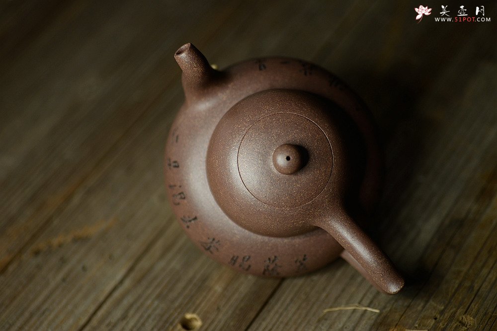 紫砂壶图片：张听刚装饰 曼生十八式之-全手笠荫壶 金石老青灰 难度大 - 美壶网