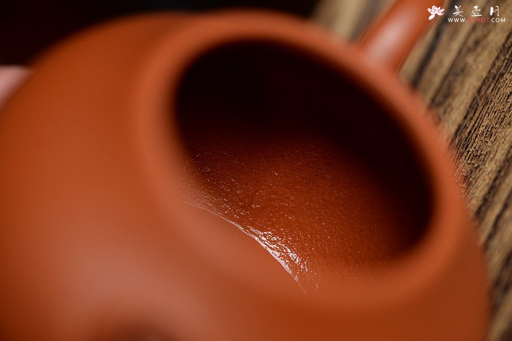 紫砂壶图片：许学军新作 壶体细腻 身型挺拔  全手玉茗 优质朱砂泥 - 美壶网