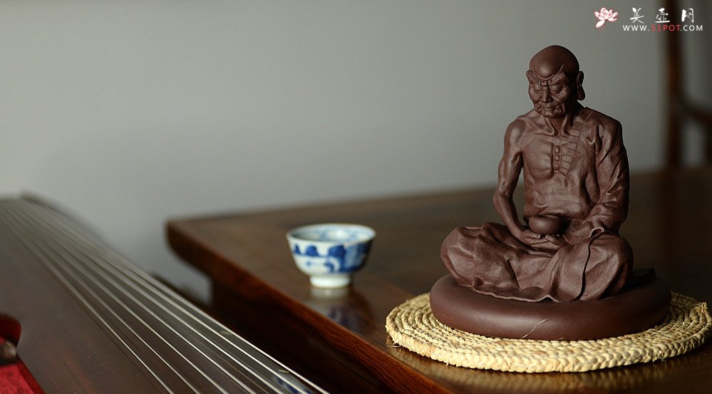 紫砂壶图片：造型古朴 神态细腻 做工精致  全手静坐罗汉 - 美壶网