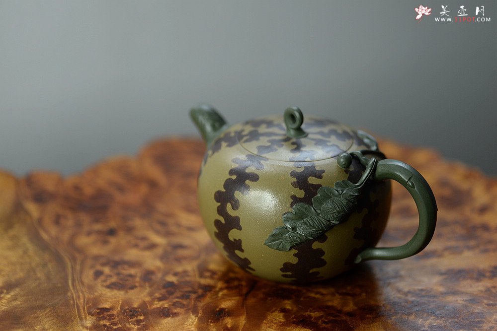 紫砂壶图片：田园情趣 经典花货 丰收西瓜 张新亚孙伟强合作 - 美壶网