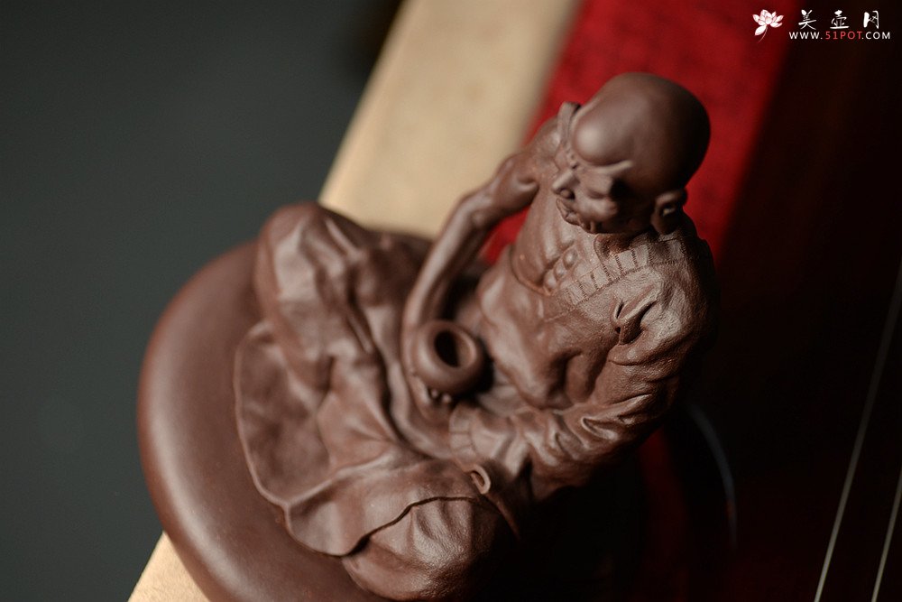 紫砂壶图片：造型古朴 神态细腻 做工精致  全手静坐罗汉 - 美壶网