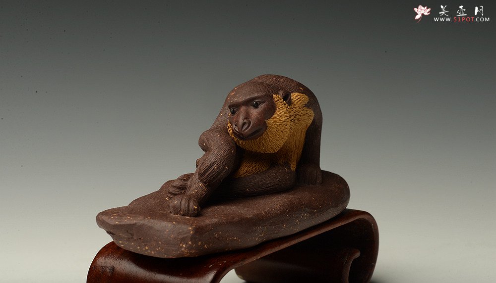 紫砂壶图片：精品茶宠 树桩神猴 神态逼真  - 美壶网