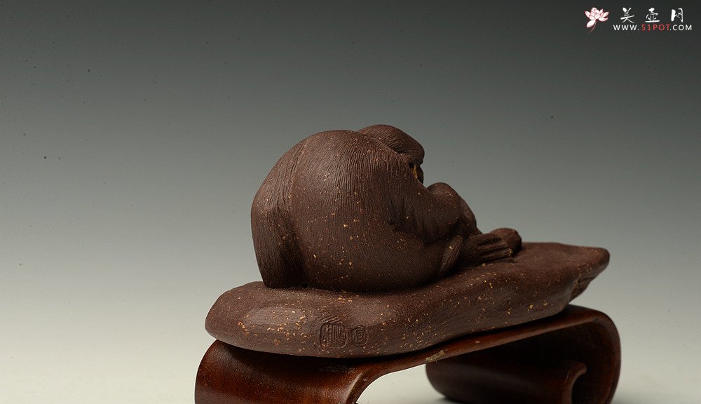 紫砂壶图片：精品茶宠 树桩神猴 神态逼真  - 美壶网