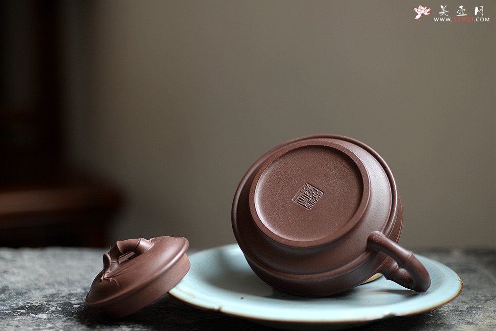 紫砂壶图片：造型端正 双线竹鼓一对 劲道竹叶 飘逸 - 美壶网