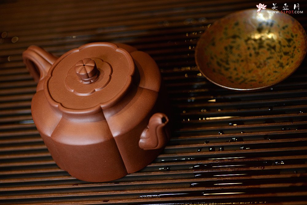 紫砂壶图片：方圆堂许嘉年 经典代表作 全手梅花周盘 浑厚大气  - 美壶网